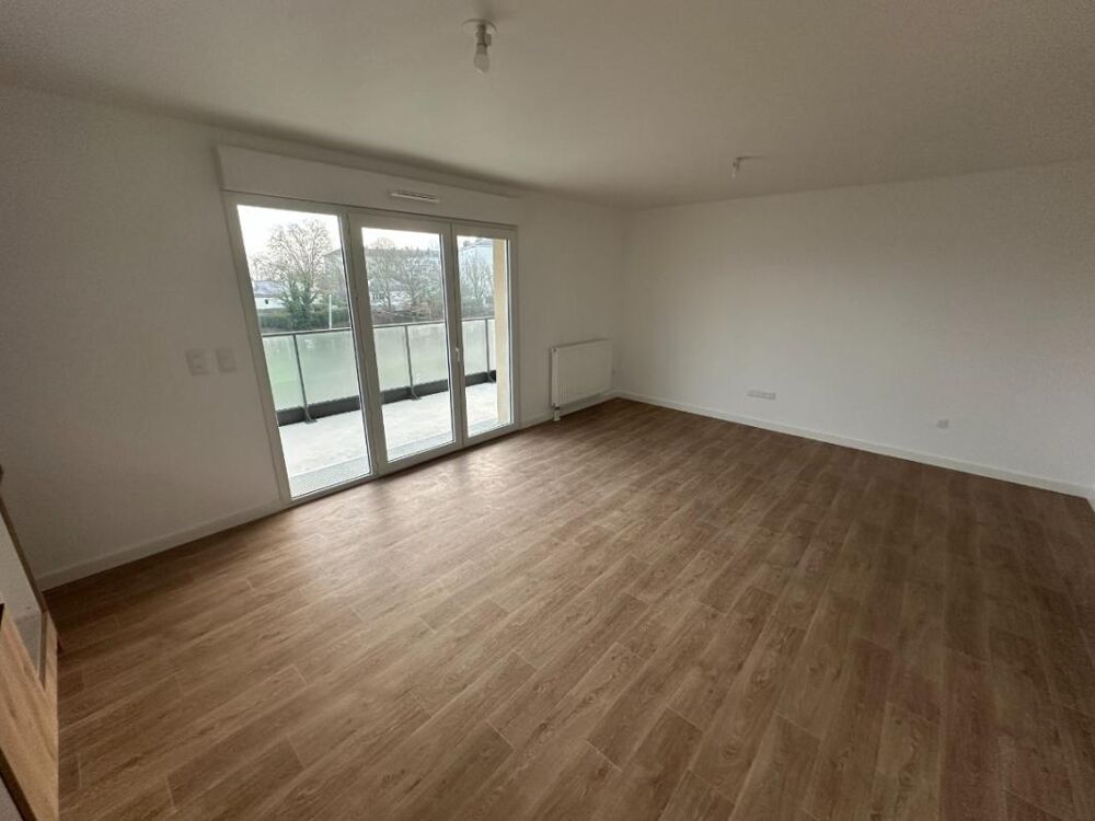 T3 avec balcon et parking à LAVAL