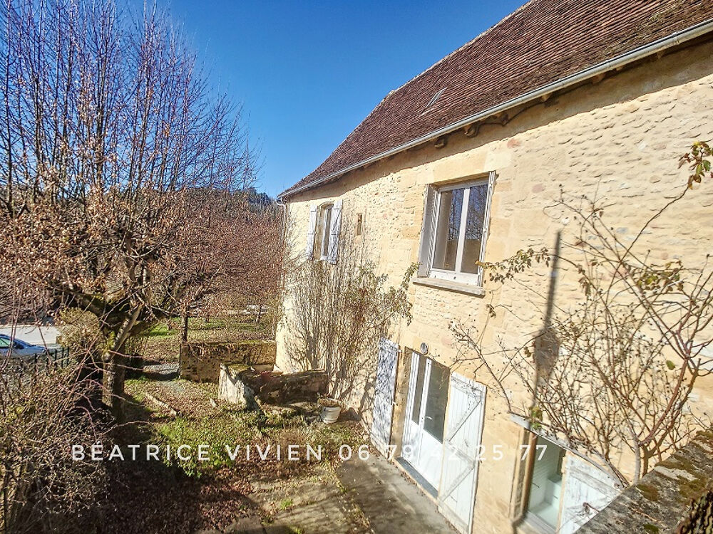 PLAZAC: Maison 5 pièces, 162 m2. 2-3 Chambres .Un studio T2 indépendant. Garage. Terrain:448 m2