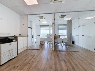   ANNEMASSE – BUREAUX 70 m²; 4 BUREAUX; 2 PARKINGS; GARE & TRAM À PIED;IMMEUBLE SECURISÉ, LUMINEUX Annemasse