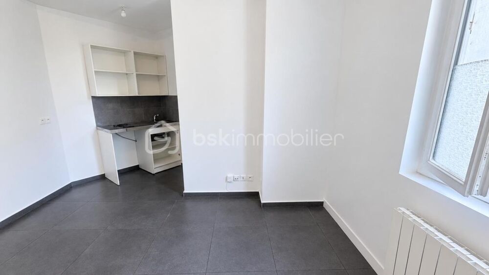 Vente Appartement LA GARENNE-COLOMBES - Studio rénové au calme, avec cave et accès au jardin La garenne colombes