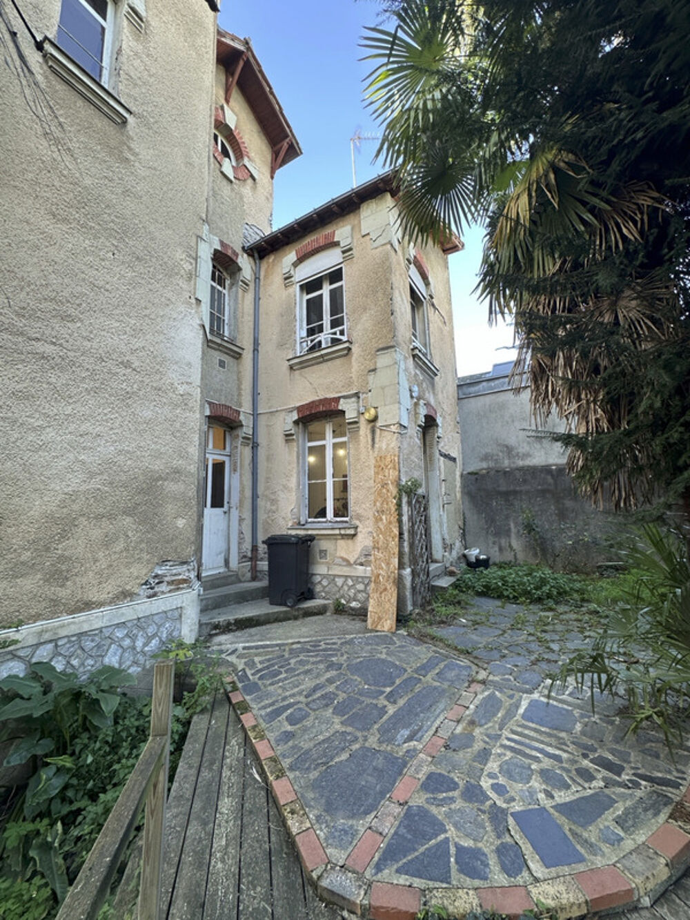 MAISON DE CARACTERE, environnement prisé et recherché à deux pas du centre ville d'Angers