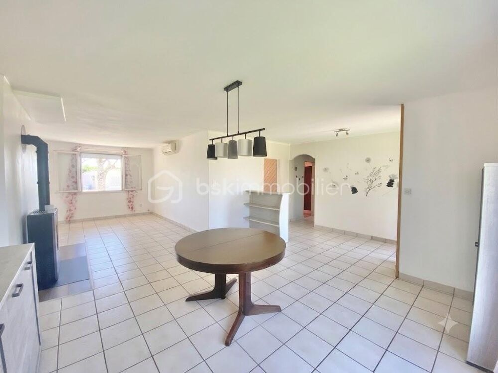 Vente Maison Maison familiale de 112 m² sur terrain constructible de 1 756 m² avec piscine et hangar La remaudiere