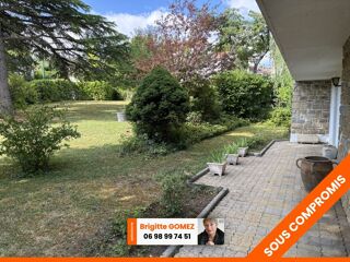  Maison  vendre 8 pices 220 m