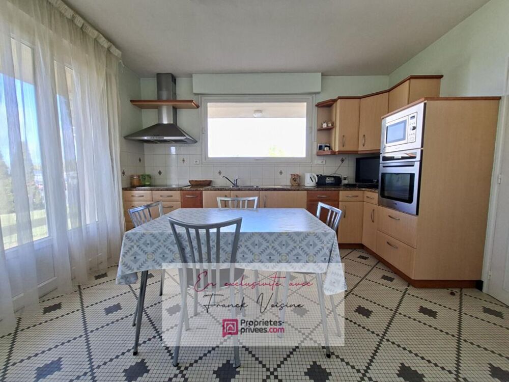 A VENDRE en exclusivité aux Herbiers, Maison de 140 m2 avec 4 Chambres et 1 bureau sur un terrain de 1062 m2