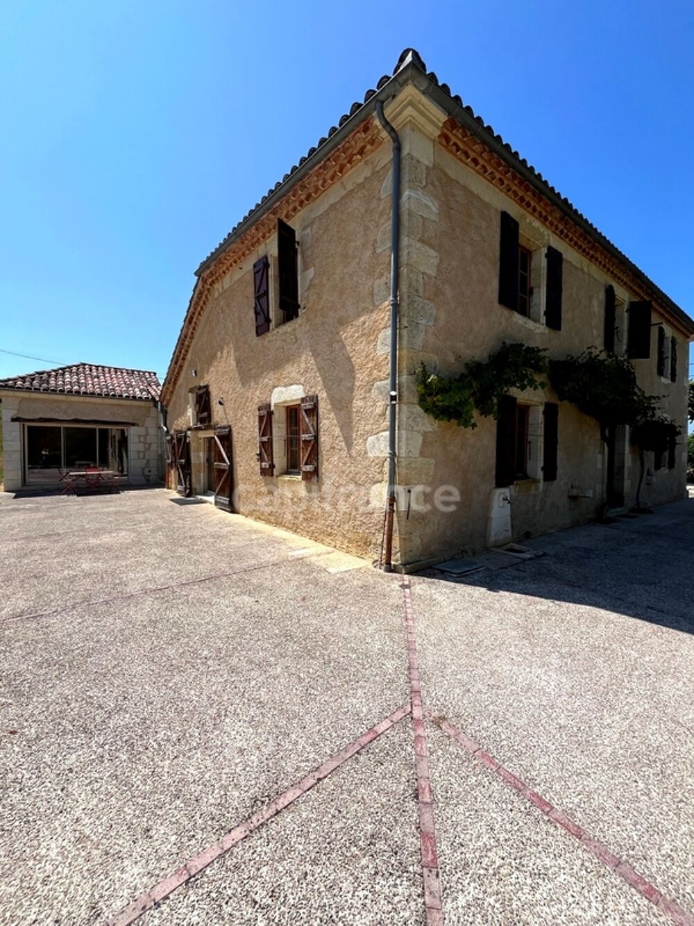 Jolie maison de campagne (320 m2, 9 pièces, 5 chambres) à vendre, sur terrain de 8500 m2, à dix minutes d'Auch (32)