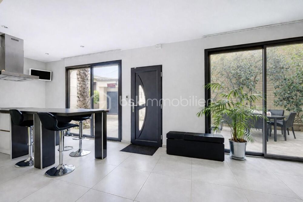 EXCLUSIVITÉ  PUIMISSON  Maison d'artisan 132 m²  Cour et terrasse tropézienne