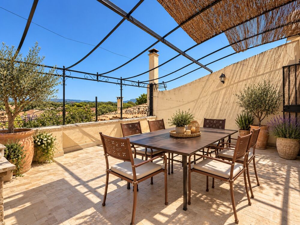 Vente Maison Demeure de caractère au cœur de la Provence: 242 m2 de superficie habitable, TERRASSE PANORAMIQUE. Distribution sur 3 niveaux :c Mallemort