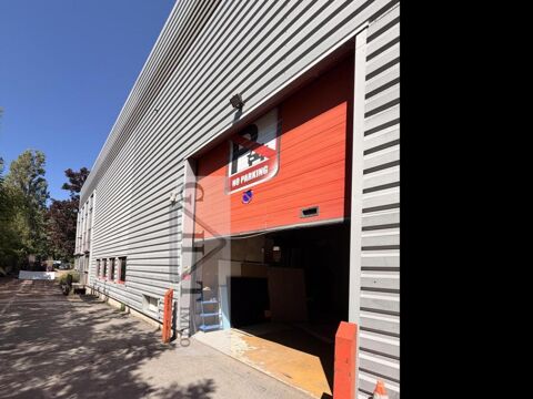 A VENDRE CHILLY-MAZARIN UN ENTREPOT ET DES BUREAUX 1270000 91380 Chilly mazarin