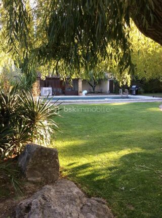  Villa à louer 5 pièces 186 m²