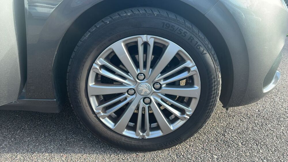 208 1.2 Puretech 82 Allure 2019 occasion 76230 Isneauville