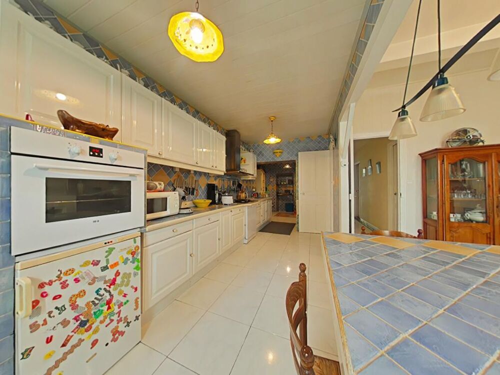 Maison Quarante 7 pièce(s) 280 m2