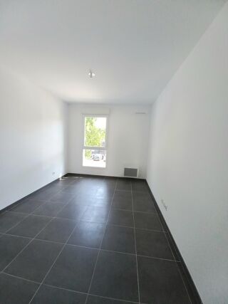  Appartement à louer 3 pièces 65 m²