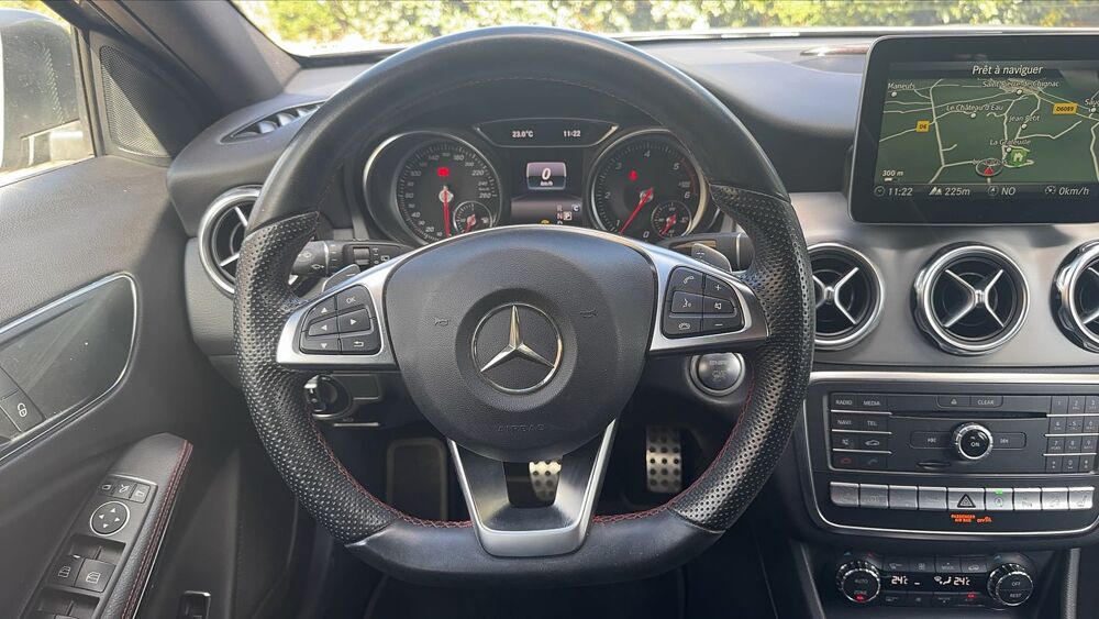 Classe GLA I 220 d 177 7G-DCT Fascination - Automatique 2017 occasion 24000 Perigueux
