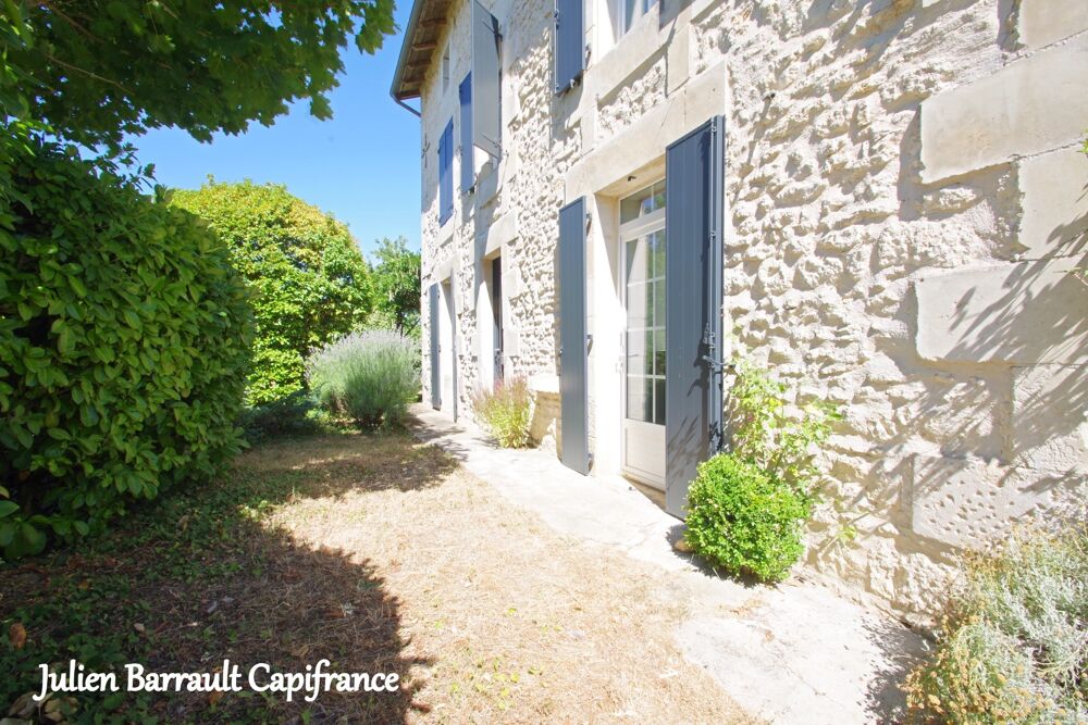 Maison familiale en pierre de 150m² avec 3 chambres rénovée en 2006 sur un terrain arboré et clos de 1617 m²