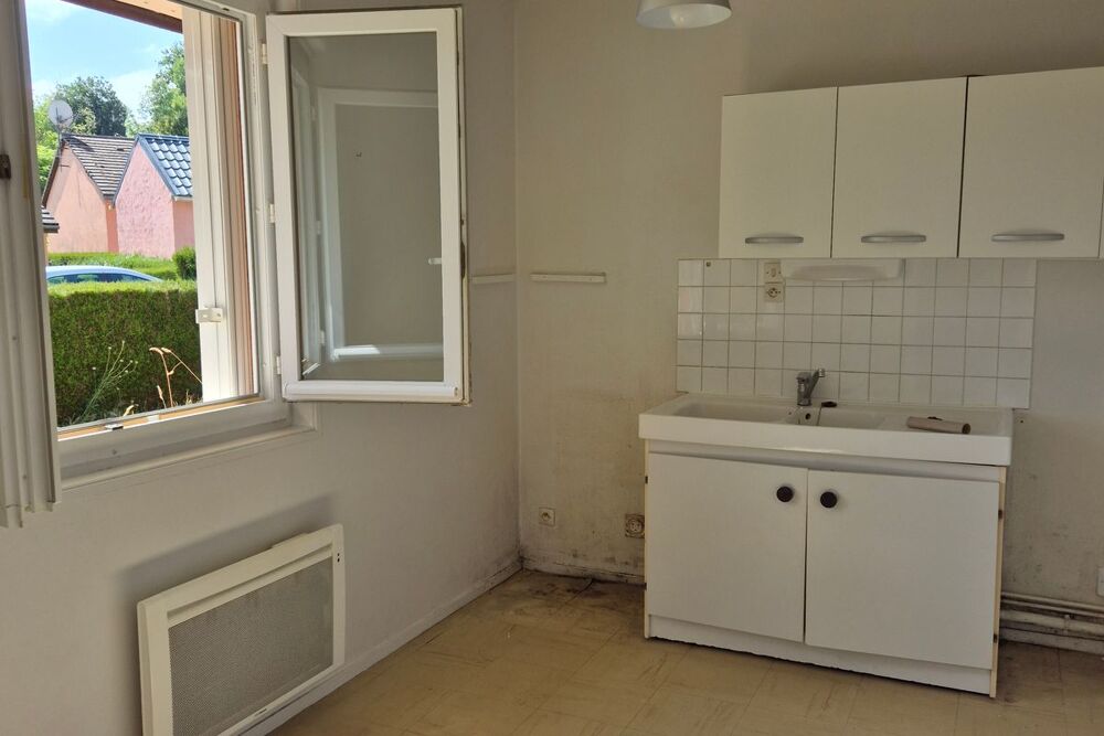 Vente Maison Pavillon T2 de plain-pied avec garage et jardin – Messeix (63) Messeix