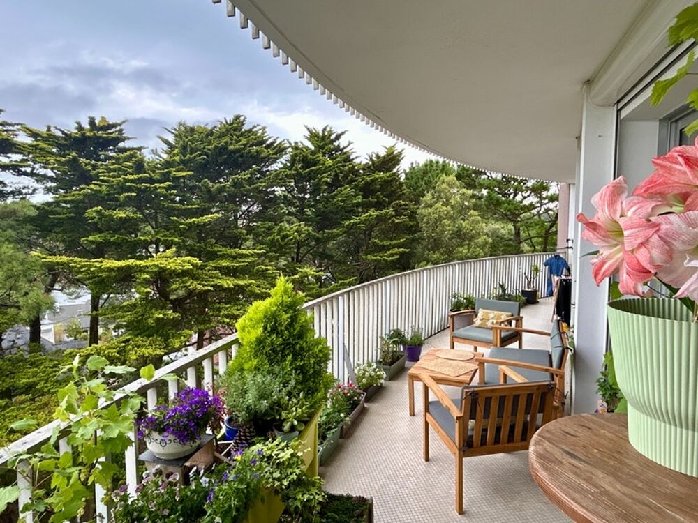 LA BAULE LES PINS  APPARTEMENT 69 M² EN ÉTAGE ÉLEVÉ AVEC TERRASSE DE 25 M²-GARAGE-CAVE-VUE DÉGAGÉE SUR LA VERDURE-COMMERCES À P