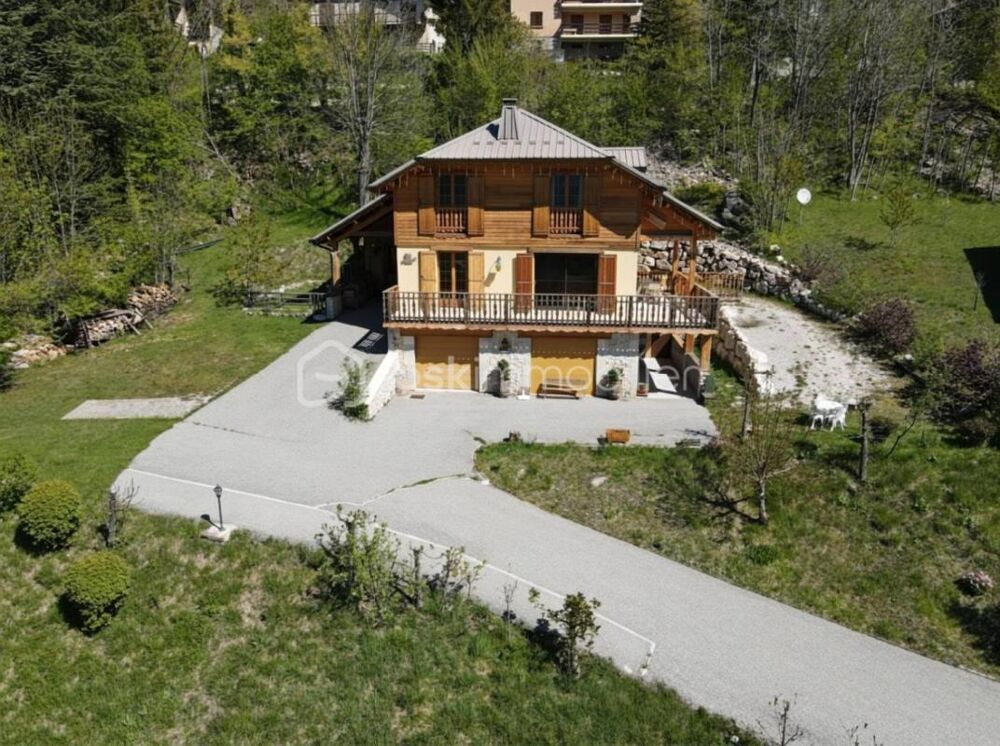 ? À VENDRE - Superbe chalet individuel lumineux avec vue panoramique à Allos ?