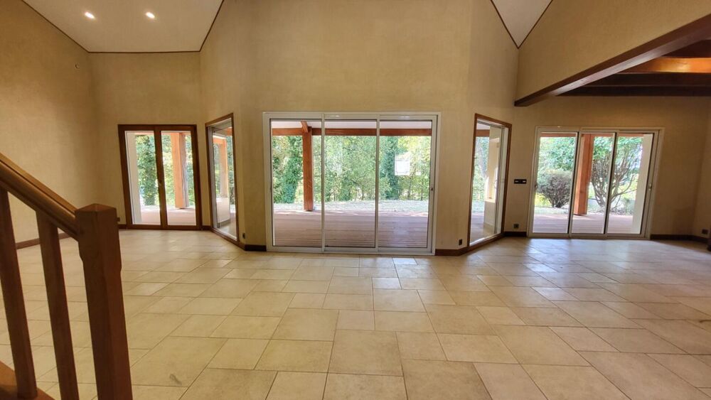 Vente Maison Maison contemporaine atypique 24700 Montpon 8 pièces  161 m2 parcelle 2048 m² Montpon menesterol