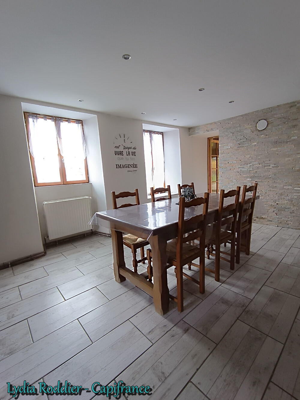 Maison avec 4 chambres  terrain clôturé  deux terrasses - PUY GUILLAUME (63290)
