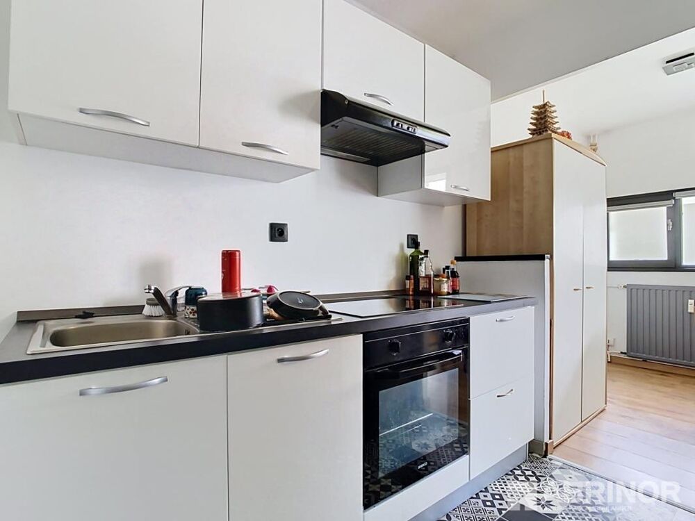 Studio avec stationnement vendu loué secteur Château