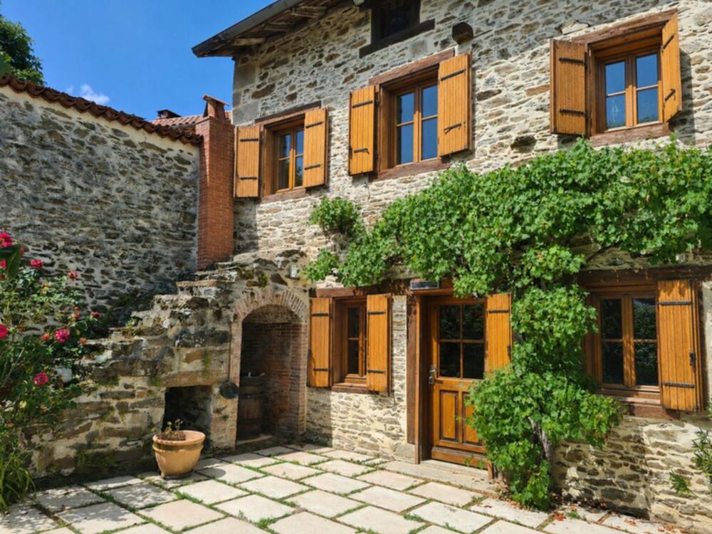 Vente Maison Maison en pierre 7 pièces – 230 m² – Dépendances 170 m² – Terrain 14 504 m² – Saint-Paul Saint paul