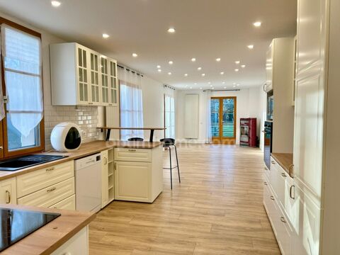   Maison individuelle � vie de plain-pied � 5 chambres + bureau, grenier am�nageable et studio ind�pendant � Fort potentiel � Baze Maison - 8 pi�ce(s) - 171 m�