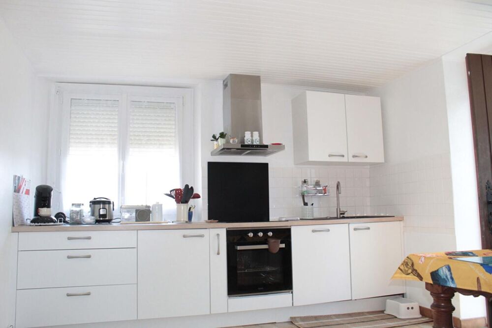 Exclusivité ! Côtes d'Armor 22150 Hénon. Maison de plain-pied, 3 chambres, garages, terrain constructible et divisible