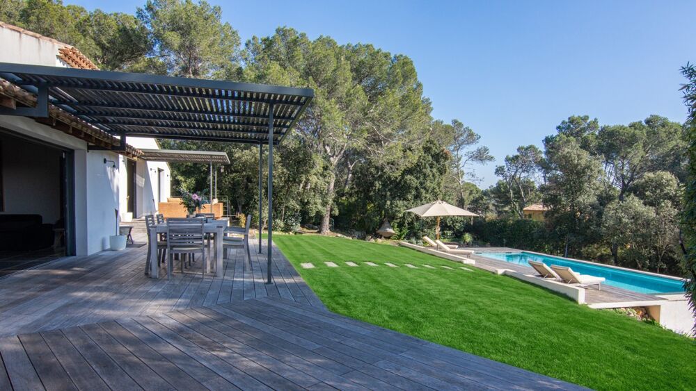 Saint-Marc-Jaumegarde  342 m² habitables, dont 265 m² de plain-pied, à 7,8 km du Cours Mirabeau