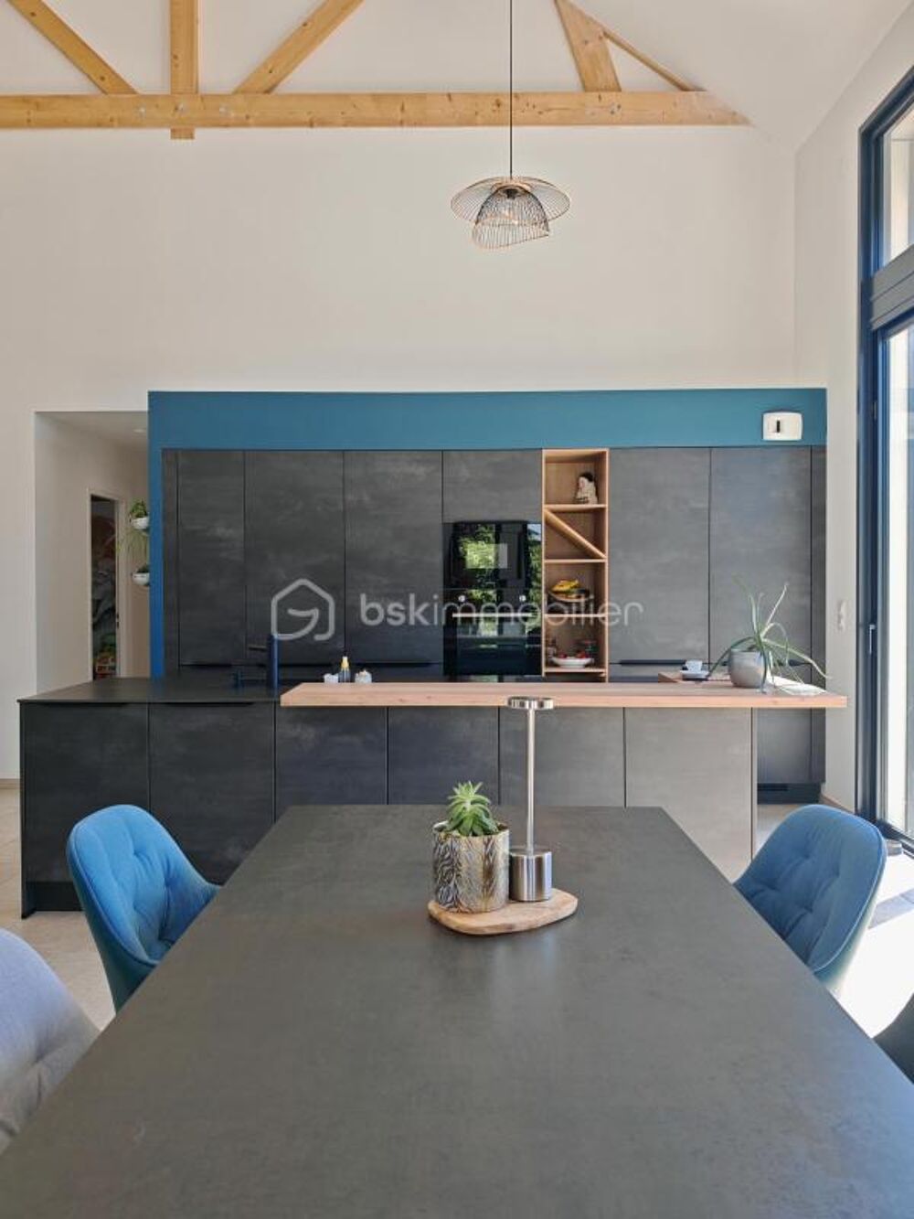 Maison contemporaine de plain-pied de 2023  5 chambres  Prestations haut de gamme  Piscine avec nage à contre-courant