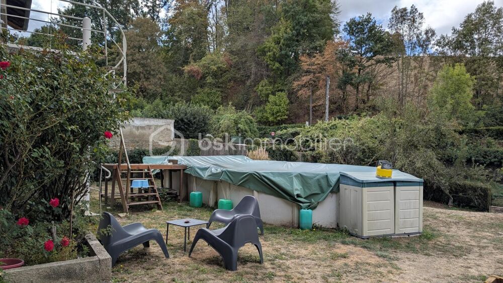 Maison familiale 5 pièces - 4 chambres - combles aménageables - véranda 70 m2, jardin, piscine - centre village