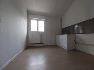  Appartement à louer 4 pièces 77 m²