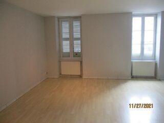  Appartement à louer 4 pièces 82 m²