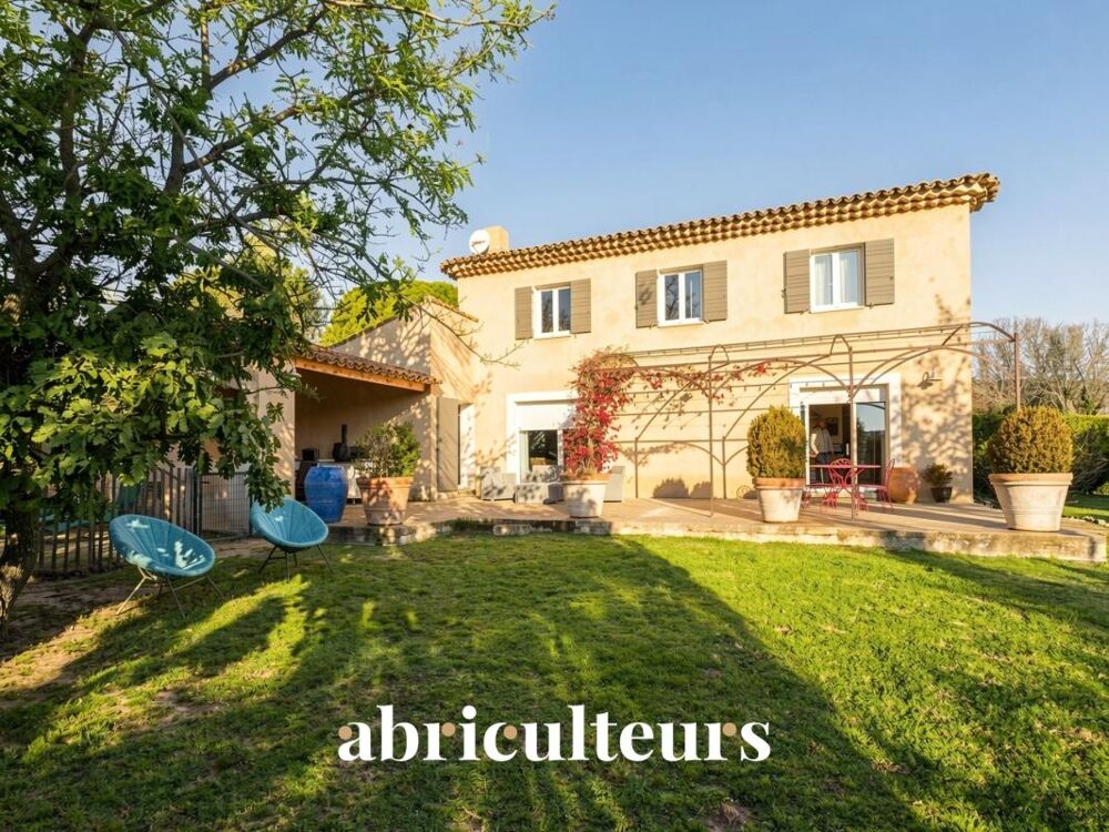 Villa d'architecte contemporaine (2009) dans une zone naturelle protégée à Puyvert(84160)