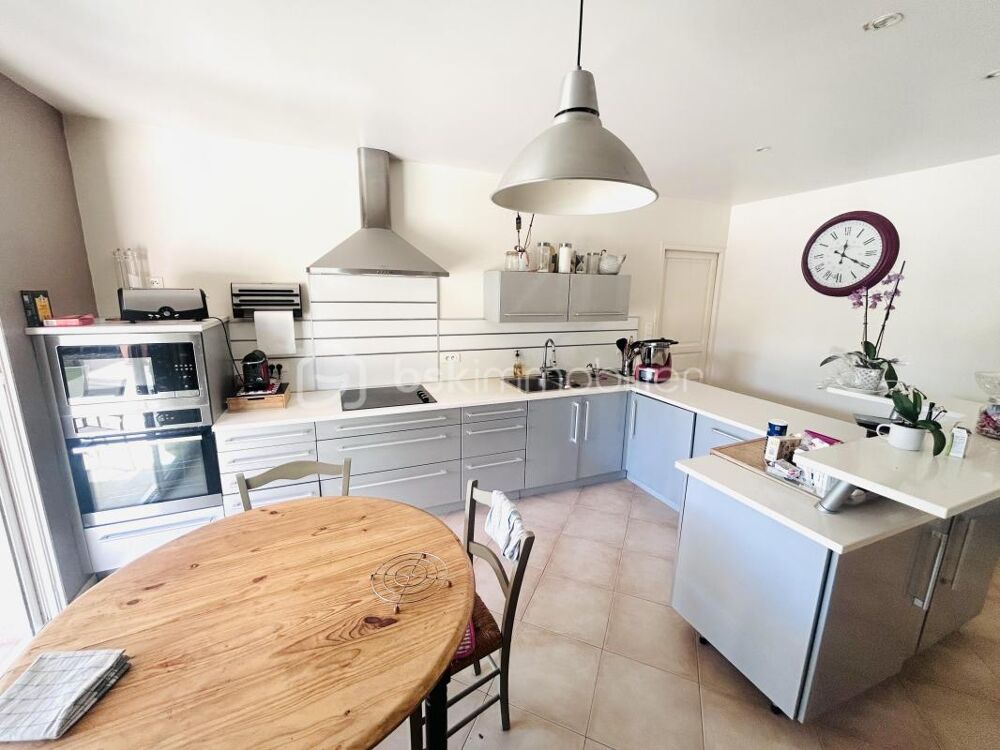 Maison 247 m²  terrain 3 671 m²  piscine  studio indépendant