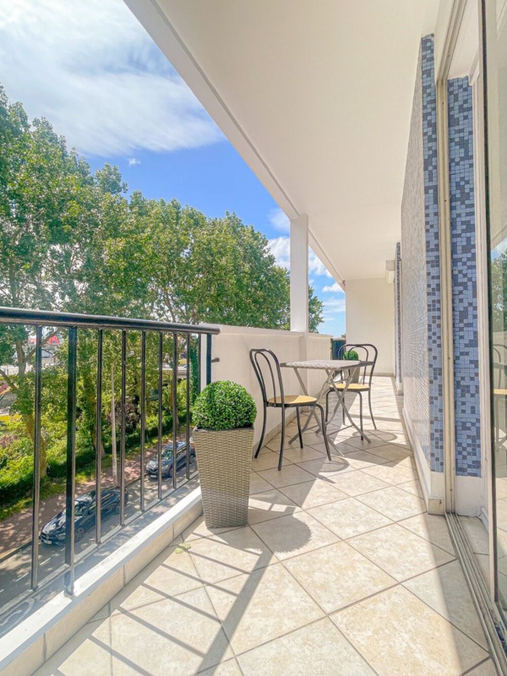 CALAIS , Dpt (62) à vendre appartement 3 pièces 75M2 , deux chambres , cave , parking privatif