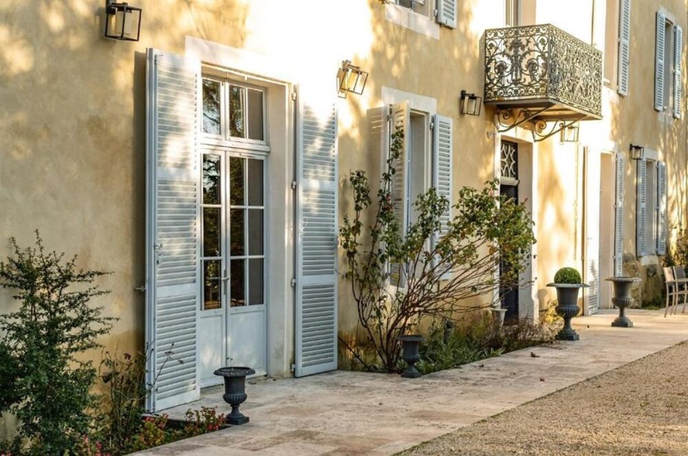 Dpt (32) : ELEGANT CHATEAU XIX, sans travaux, bases médievales avec douves, piscine, sur 9100m2 jardin clos