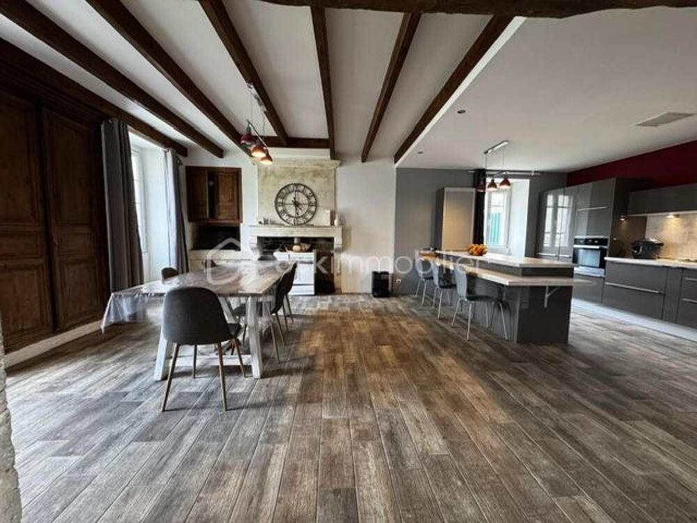 ? Charentaise de charme avec piscine et prestations haut de gamme  217 m² ?