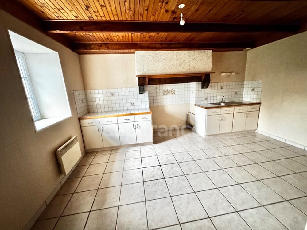 Ensemble immobilier à rénover  Grand terrain  PLOUDIRY (29)