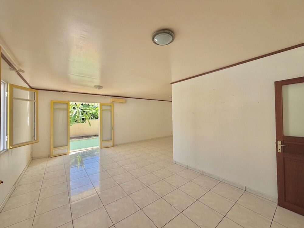 A vendre Villa T4 avec piscine et garage  La Rivière Saint-Louis 97421