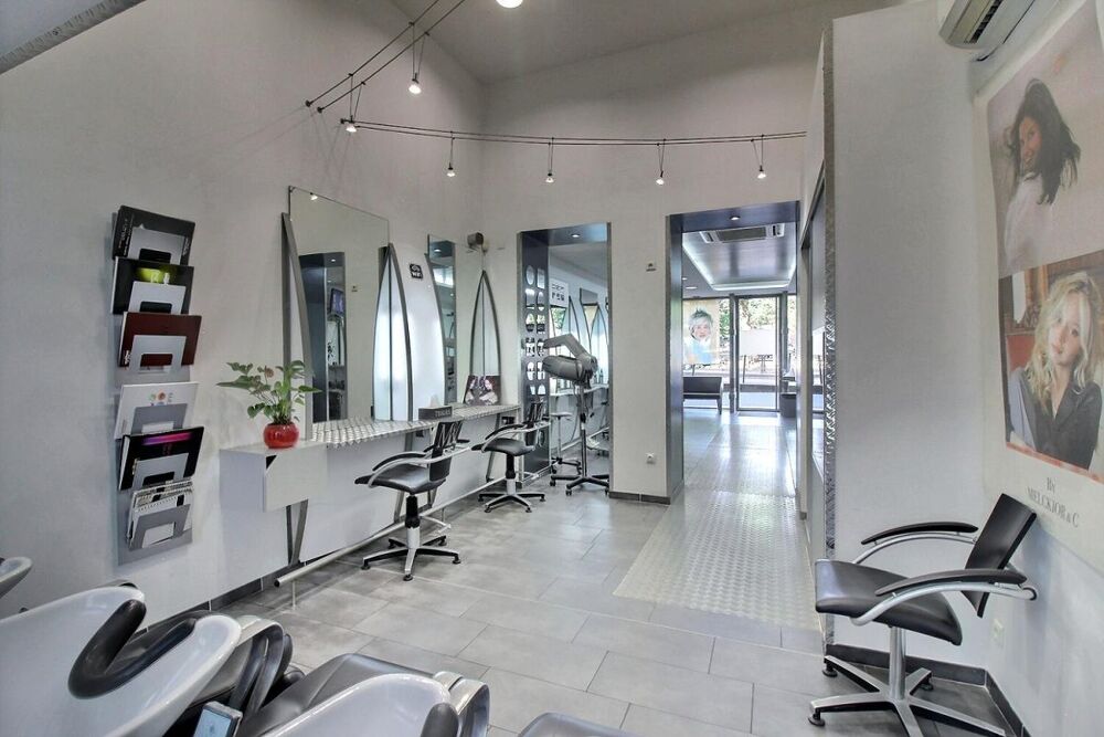   EXCLUSIVITE SAINT ETIENNE - SALON DE COIFFURE 9 POSTES 