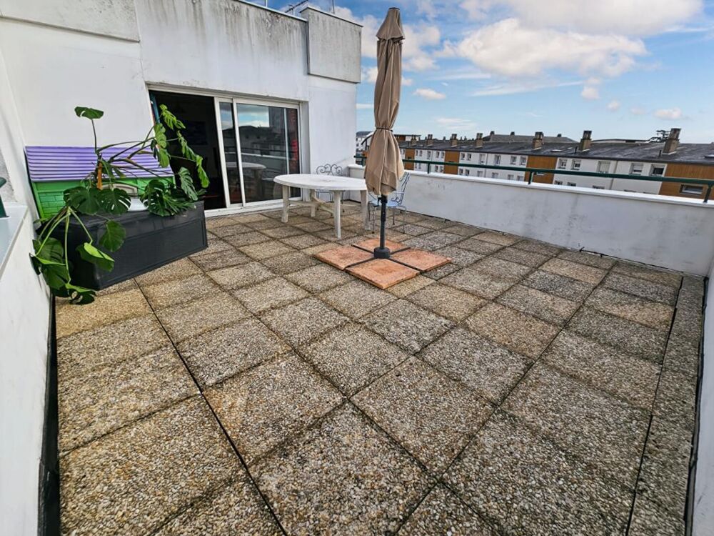 Appartement T4 au dernier étage avec terrasse et balcon - Secteur Louis Gain à Angers
