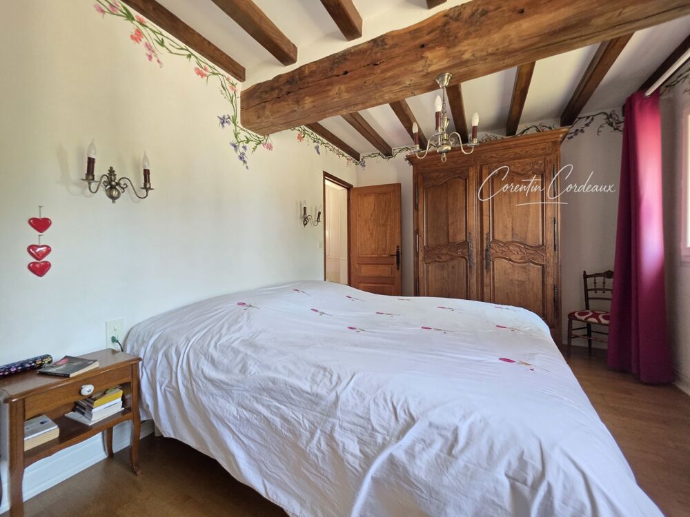 Maison de caractère en brique et silex  XIXe siècle  Environ 193 m² habitables  Terrain de 3 200 m²