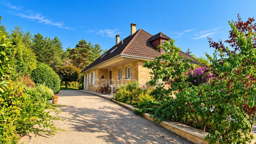Maison familiale 148 m²  5 chambres, grand sous-sol et terrain de 2 566 m²  Saint-Martial-de-Nabirat