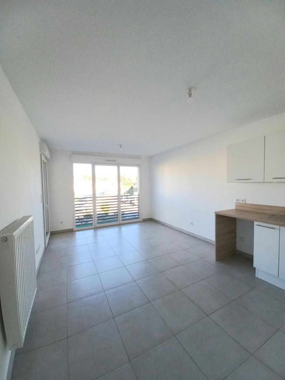Location Duplex/Triplex T3 en duplex avec deux parkings et balcon à ISLE SUR LA SORGUE L isle sur la sorgue