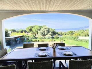  Villa  vendre 15 + pices 412 m