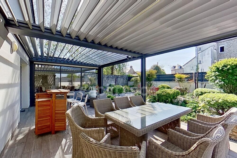 Dpt Côtes-dArmor (22), à vendre GUINGAMP 22200 - Maison contemporaine T6 161,56 m² - Vie de plain-pied - Véranda 45 m² - Pergol