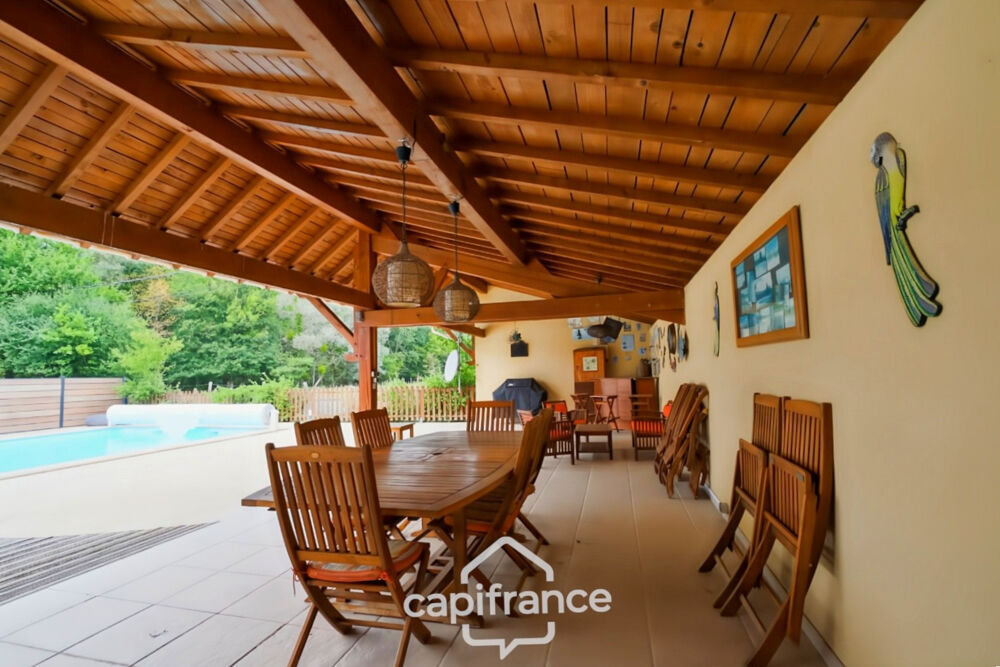 Vente Maison Maison en pierre au calme avec piscine, 5 chambres et plus de 1,6 hectare de terrain - Proche Lons-le-Saunier (39000) Beaufort