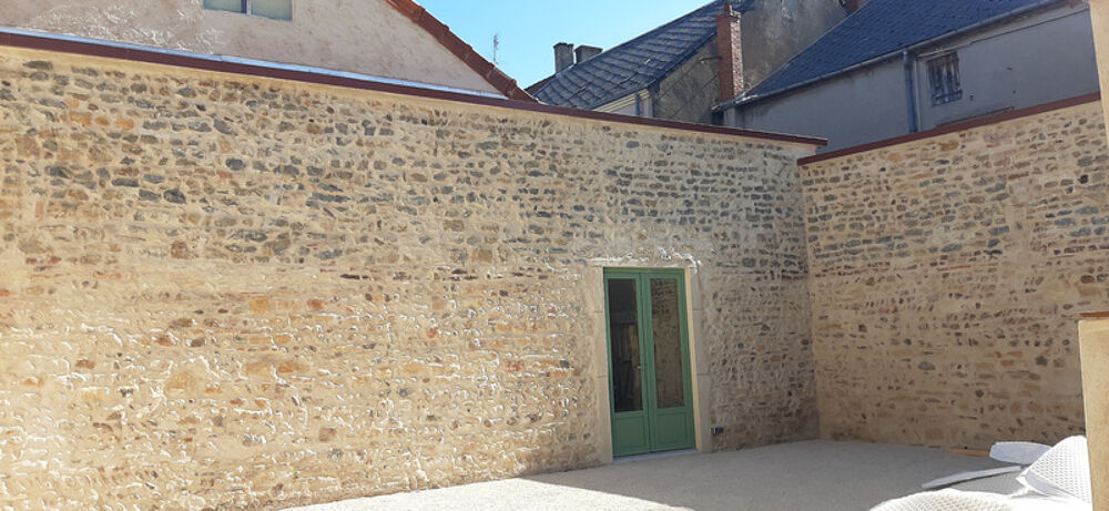   LOCAL COMMERCIAL AVEC APPARTEMENT ENTIEREMENT RÉNOVÉ EN PLEIN CENTRE VILLE DE GUEUGNON (71) 