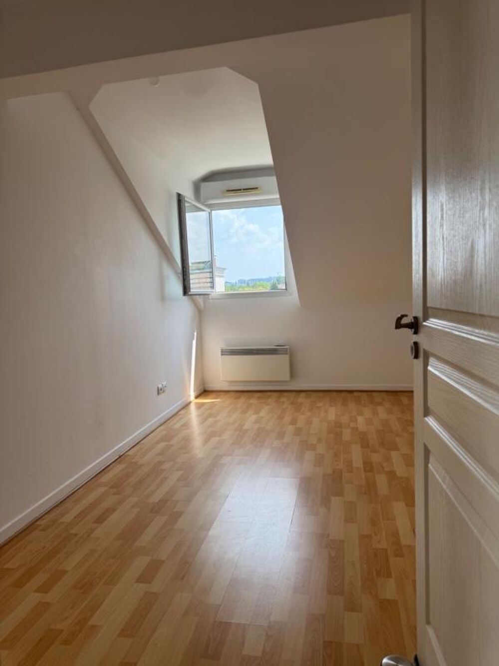 LE PERREUX-SUR-MARNE  VUE EXCEPTIONNELLE SUR LA MARNE  2 MIN RER A  4 PIÈCES 75 M²  DERNIER ÉTAGE  ASCENSEUR  BALCONS  PA