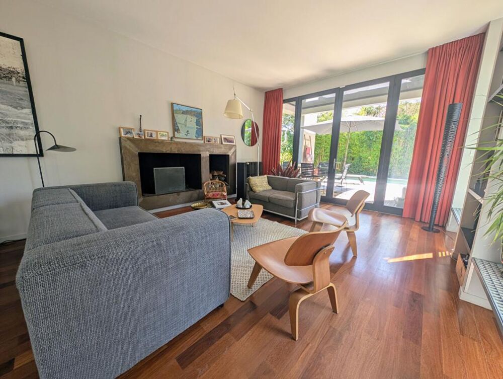 Au calme lumineuse maison non mitoyenne avec jardin, piscine et stationnement